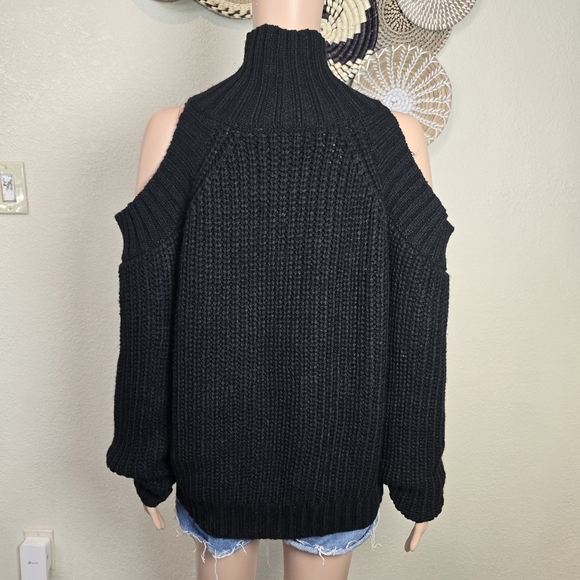Lulu’s Womens sweater Large Medium Black Knit Cold Shoulder Turtleneck Slouchy - Picture 8 of 11